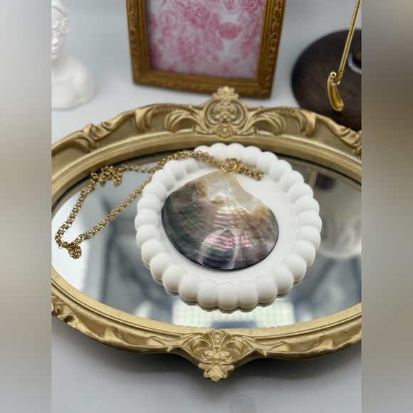 Gold plated Natural Shell Necklace Anthropologie - Picture 9 of 9